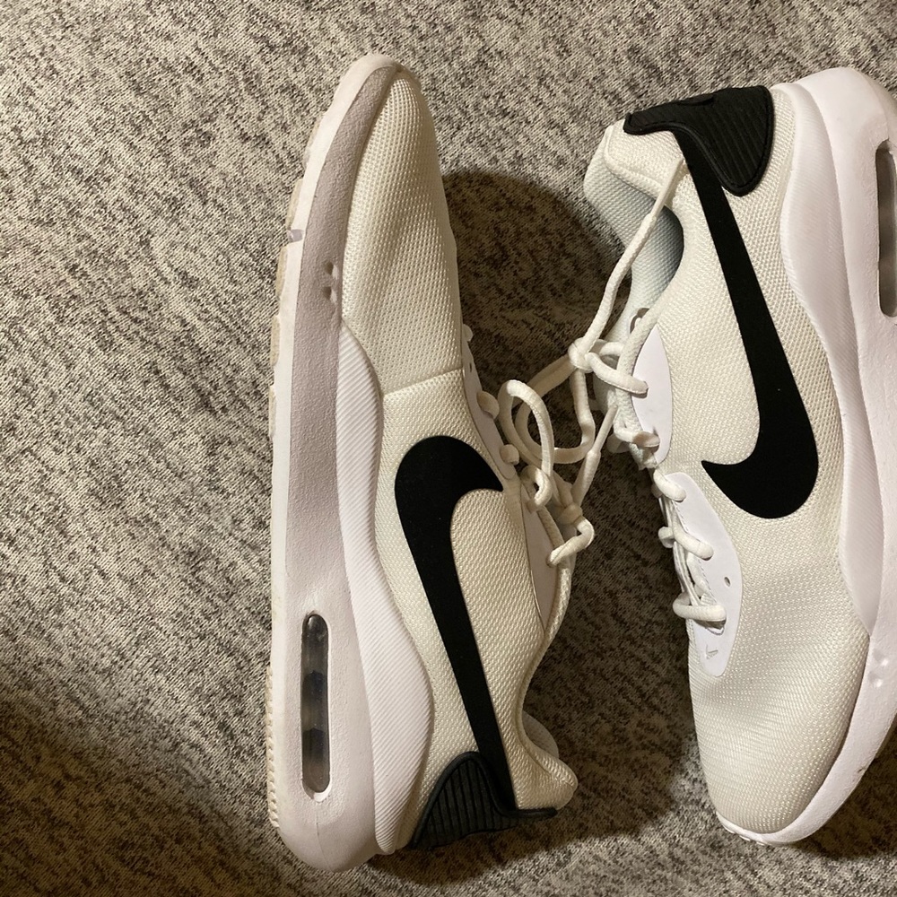 !BRAND NEW! Nike Air Max Oketo